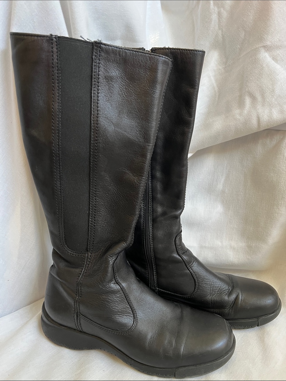 La CANADIENNE Black Leather Knee Boots with Side Zipper